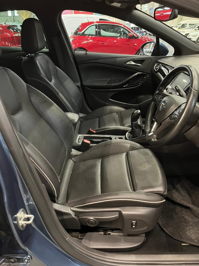 2017 Opel Astra 1.6 T Sport 5 Door Q2FyTGlzdGluZzoyNzEzMjA R209000